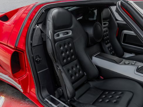 Used 2005 Ford GT RWD image 36