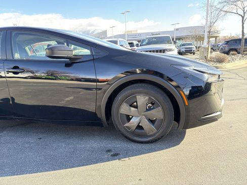 Used 2023 Toyota Prius LE image 14