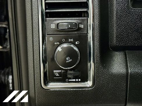 Used 2018 RAM 1500 Laramie w/ Convenience Group AWD/4WD image 38