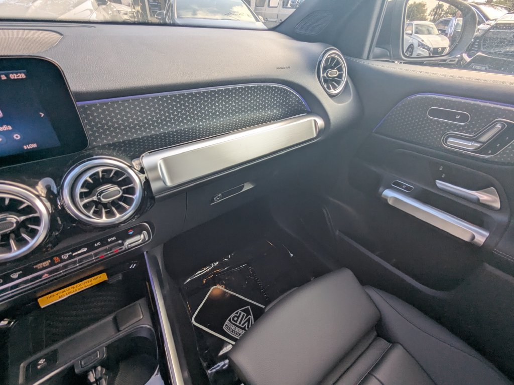 Used 2024 Mercedes-Benz GLB 250 4MATIC image 4