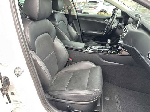 Used 2019 Kia Stinger Premium image 25