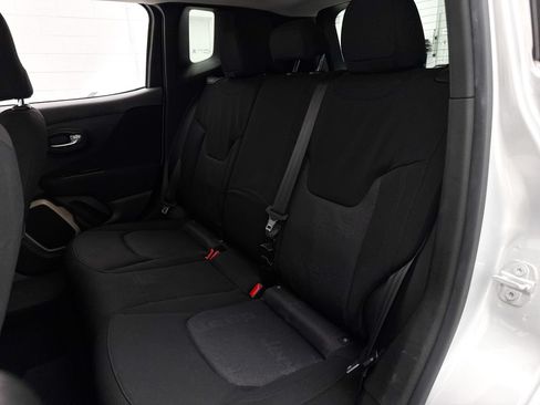 Used 2015 Jeep Renegade Latitude FWD image 25