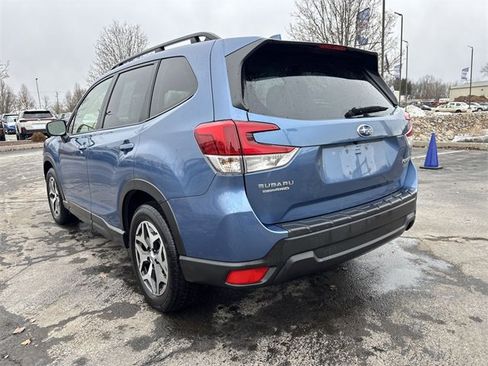 Used 2023 Subaru Forester Premium image 9