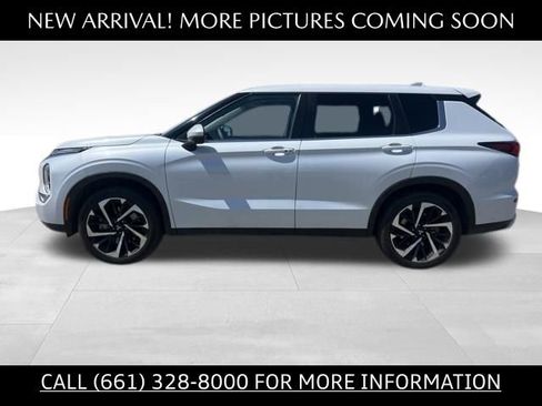 Used 2022 Mitsubishi Outlander SE FWD image 2