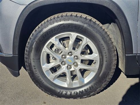 Used 2021 Chevrolet Traverse LT image 8