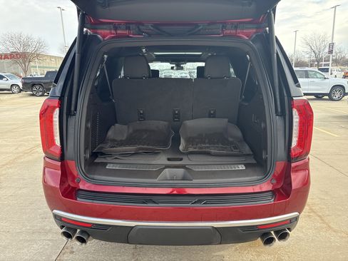 Used 2021 GMC Yukon XL Denali image 7