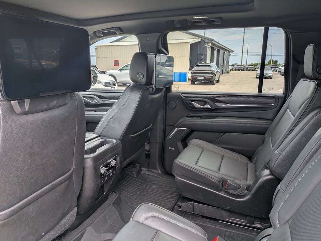 Used 2021 GMC Yukon XL Denali w/ Denali Ultimate Package AWD/4WD image 16