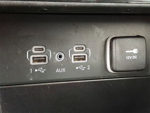 Used 2023 Jeep Grand Cherokee Laredo image 23