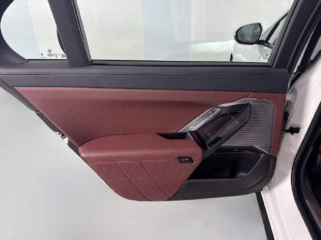 Used 2025 BMW i7 eDrive50 w/ M Sport Package RWD image 25