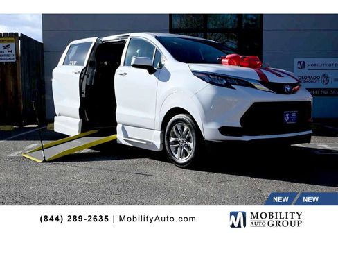 New 2025 Toyota Sienna LE image 1