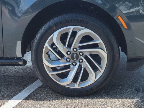 New 2025 Lincoln Navigator L Reserve image 11