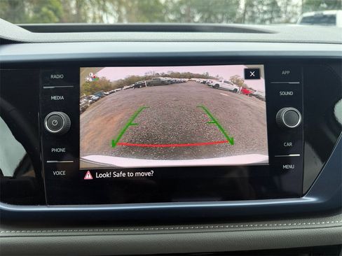 Used 2024 Volkswagen Taos SE image 32