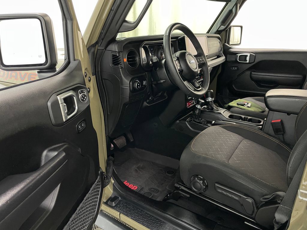 Used 2025 Jeep Gladiator Mojave w/ Safety Group AWD/4WD image 22