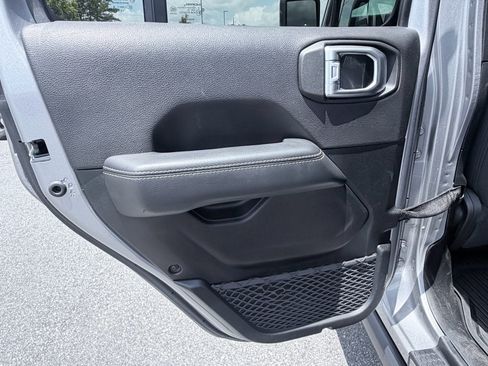 Used 2020 Jeep Wrangler Unlimited Sahara AWD/4WD image 31