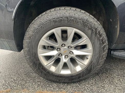 Used 2023 Chevrolet Suburban Premier image 28