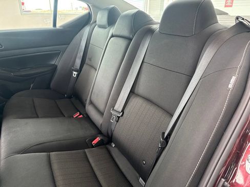 Used 2025 Nissan Altima 2.5 SV FWD image 11