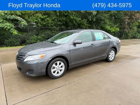 Used 2010 Toyota Camry LE FWD image 1