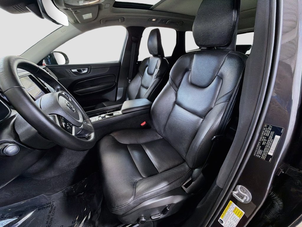 Used 2025 Volvo XC60 B5 Plus AWD/4WD image 22