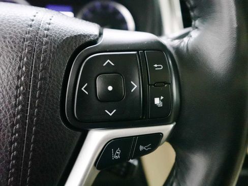 Used 2018 Toyota Highlander XLE AWD/4WD image 18