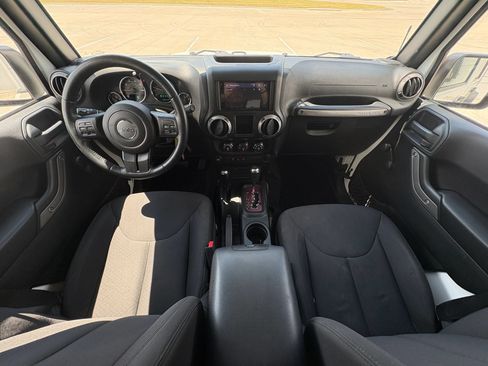 Used 2016 Jeep Wrangler Unlimited Sport w/ Connectivity Group AWD/4WD image 18