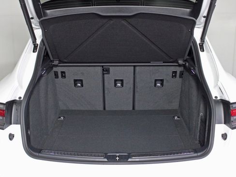 Used 2025 Porsche Macan image 14