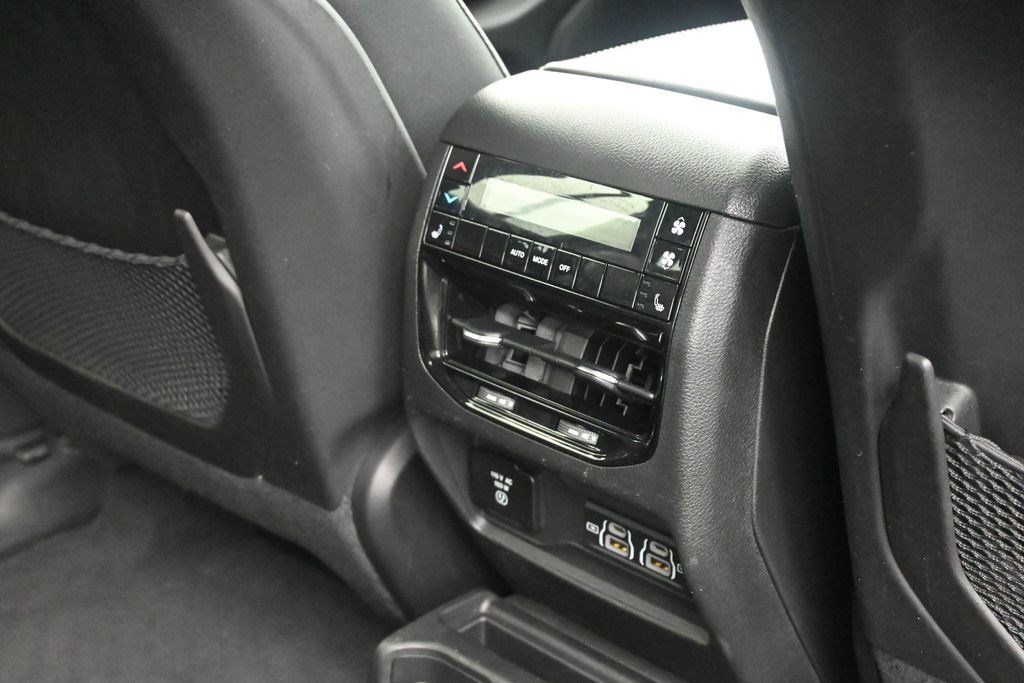 Used 2023 Jeep Grand Cherokee L Limited RWD image 17