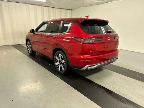 New 2025 Mitsubishi Outlander SE image 6