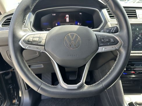 Used 2023 Volkswagen Tiguan SE FWD image 11