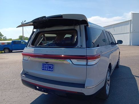 Used 2023 Lincoln Navigator L Reserve AWD/4WD image 6