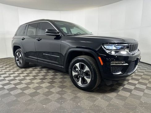 Used 2023 Jeep Grand Cherokee 4WD 4xe image 2