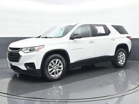 Used 2021 Chevrolet Traverse LS image 2