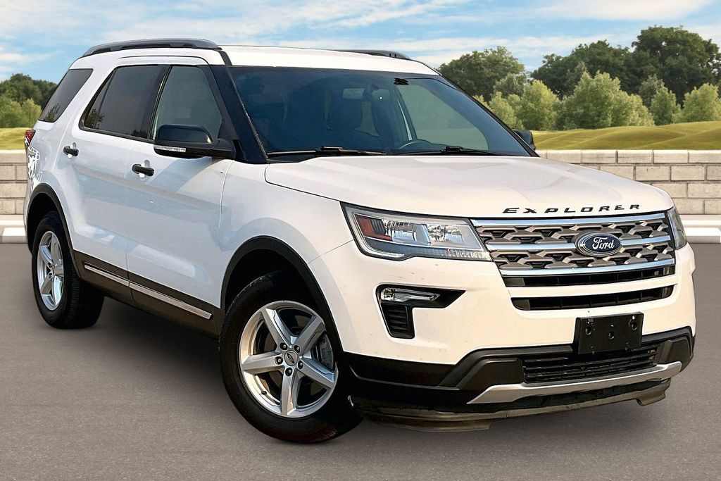 Used 2018 Ford Explorer XLT w/ Equipment Group 201A FWD image 2