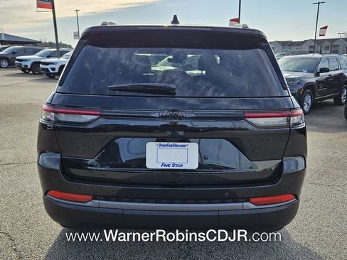 New 2026 Jeep Grand Cherokee Altitude image 9