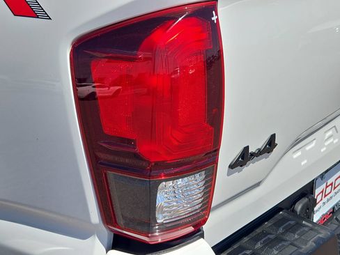 Used 2022 Toyota Tacoma SR w/ SX Package AWD/4WD image 33