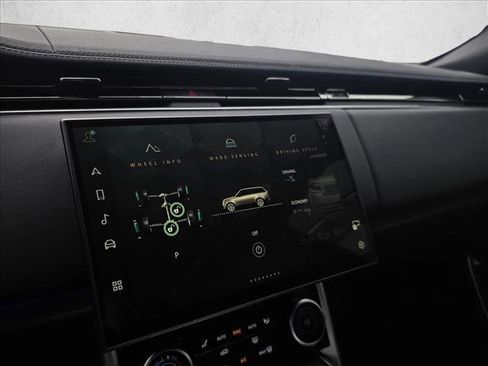Used 2023 Land Rover Range Rover Long Wheelbase SE image 13