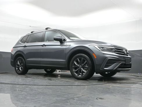 Used 2022 Volkswagen Tiguan SE image 41