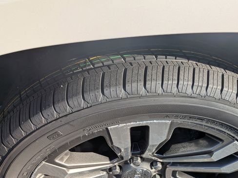 Used 2020 GMC Yukon Denali w/ Denali Premium Package image 13