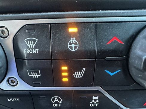 Used 2021 Jeep Wrangler Unlimited Rubicon w/ Xtreme Recon 35" Tire Package image 19