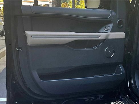 Used 2023 Ford Expedition Limited image 41