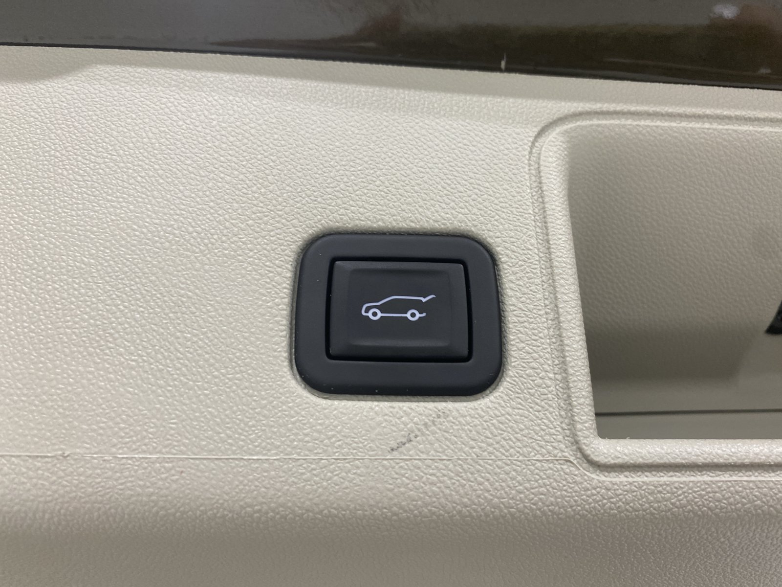 Used 2024 GMC Terrain Denali w/ Denali Premium Package AWD/4WD image 16