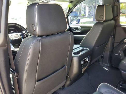 Used 2023 GMC Yukon XL SLT w/ SLT Premium Package RWD image 14