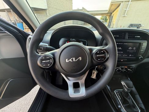Used 2025 Kia Soul LX w/ LX Technology Package image 25