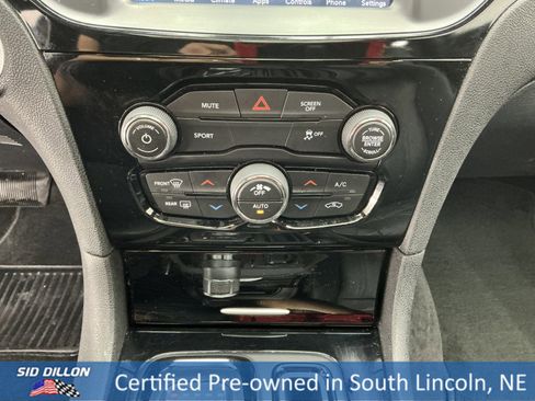 Used 2018 Chrysler 300 S image 11