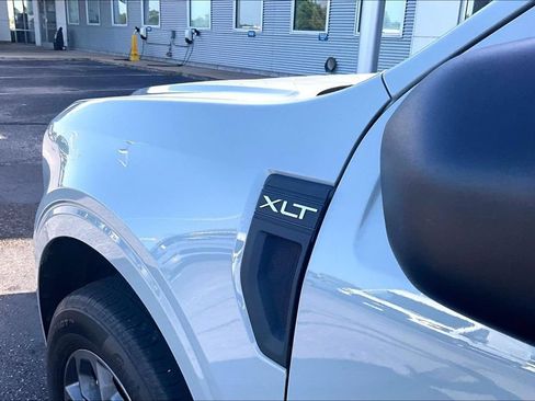 Used 2022 Ford Maverick XLT FWD image 7