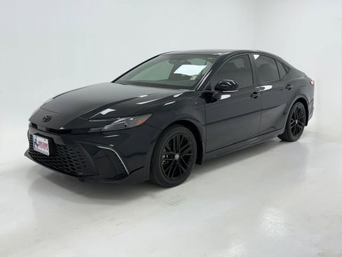 Used 2025 Toyota Camry SE w/ Convenience Package AWD/4WD image 5