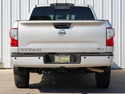 Used 2018 Nissan Titan SV w/ SV Convenience Package image 8