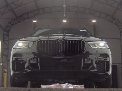 Used 2022 BMW X5 xDrive40i w/ M Sport Package AWD/4WD image 2