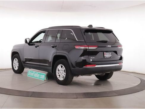 Used 2025 Jeep Grand Cherokee Laredo w/ Trailer Tow Package AWD/4WD image 8