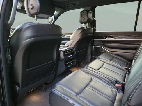 Used 2022 Jeep Wagoneer Series II w/ Premium Group I RWD image 5
