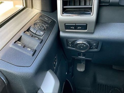 Used 2022 Ford F250 Lariat w/ Lariat Value Package AWD/4WD image 16